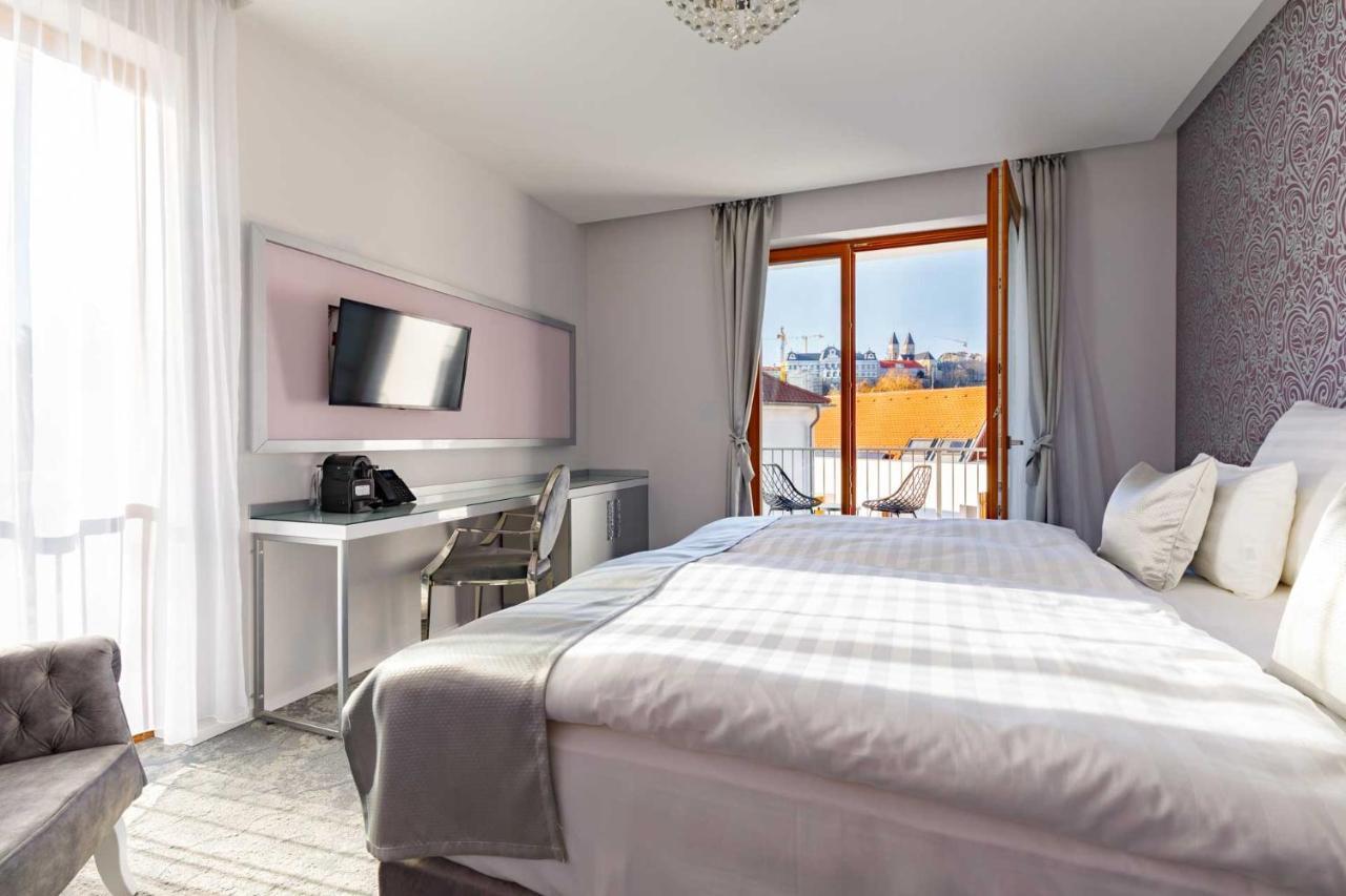 Hotel Historia Malomkert Veszprém Exteriör bild