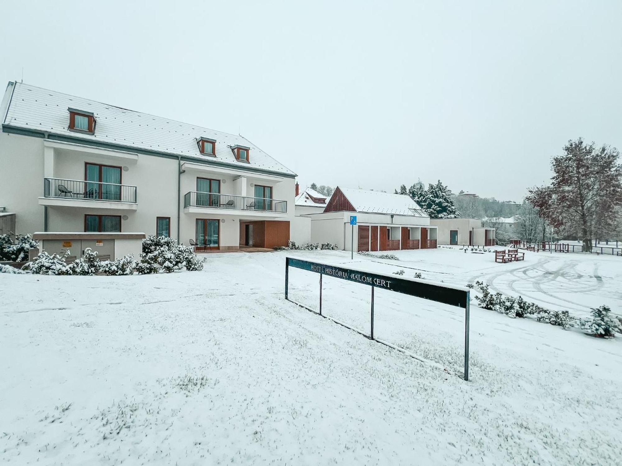 Hotel Historia Malomkert Veszprém Exteriör bild
