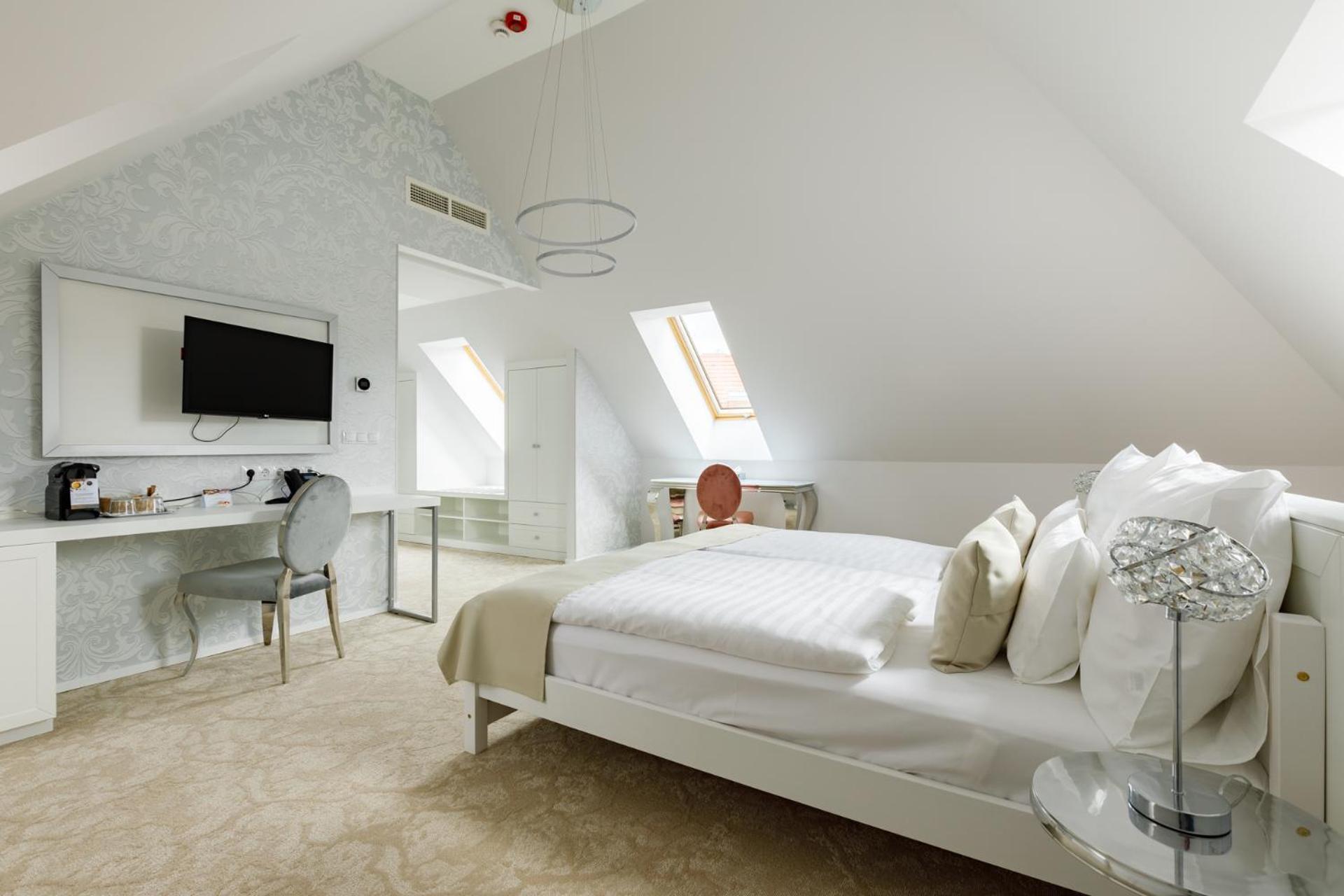Hotel Historia Malomkert Veszprém Exteriör bild