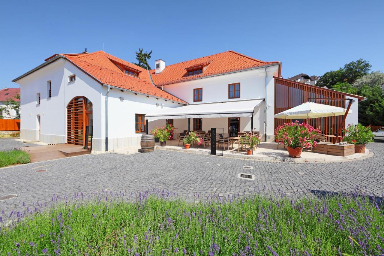 Hotel Historia Malomkert Veszprém Exteriör bild